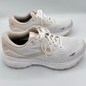 Brooks Ghost 15 Neutral Running Shoe - WHITE/CRYSTAL GREY/GLASS